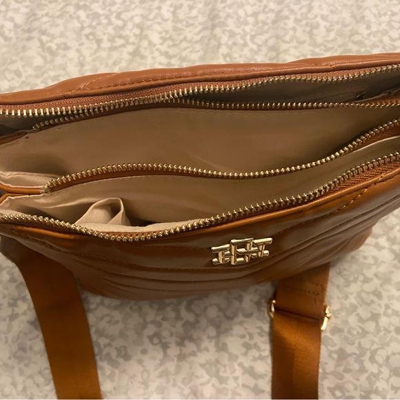 Elegant Tan Handbag - Picture 2 of 7